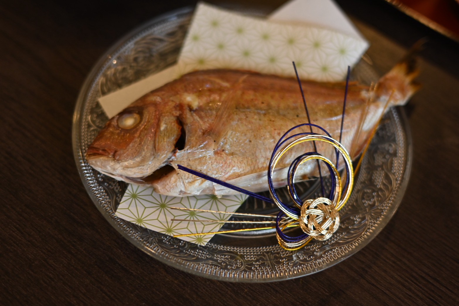 お食い初め用に用意した鯛の塩焼き